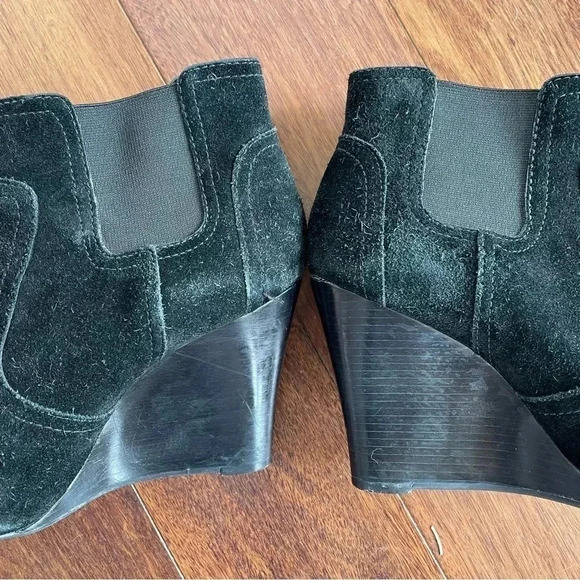 Tory Burch Suede Ankle Boots Wedge Heel Black Leather Gold Buckle Womens 9 - Picture 5 of 11